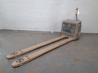 Transpaleta con conductor acompañante Crown WP3020 - 4