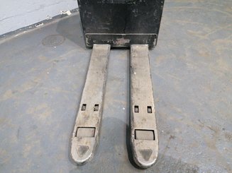 Transpaleta con conductor acompañante Crown WP2320 - 7
