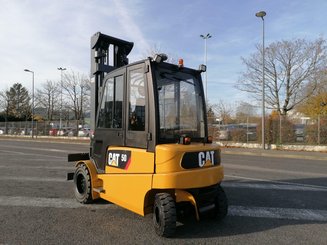 Carretilla contrapesada de 4 ruedas Caterpillar EP50 - 2