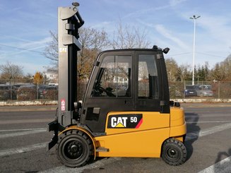 Carretilla contrapesada de 4 ruedas Caterpillar EP50 - 5