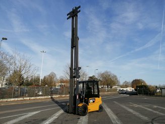 Carretilla contrapesada de 4 ruedas Caterpillar EP50 - 1