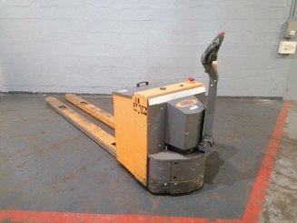 Transpaleta con conductor acompañante OMG 330K - 4
