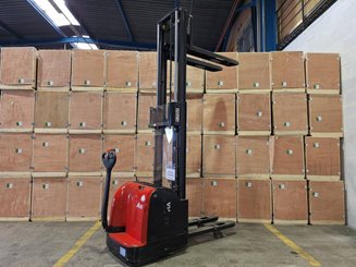 Apilador con conductor acompañante Hangcha CDD16-AC1-L