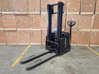 Apilador con conductor acompañante Hangcha CDD16-AC1-L