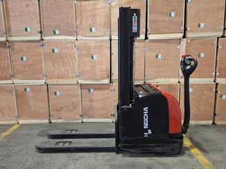 Apilador con conductor acompañante Hangcha CDD16-AC1-L