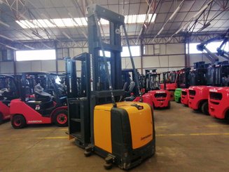 Preparadoras de pedidos con cabina de mando elevable Jungheinrich EKS312