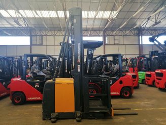 Preparadoras de pedidos con cabina de mando elevable Jungheinrich EKS312