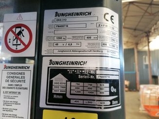 Preparadoras de pedidos con cabina de mando elevable Jungheinrich EKS312