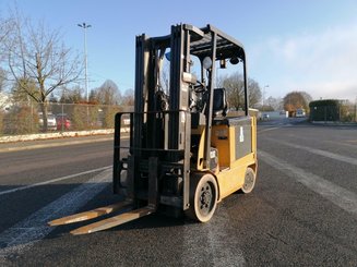 Carretilla contrapesada de 4 ruedas Caterpillar EC25 - 1