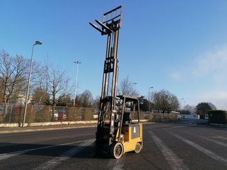 Carretilla contrapesada de 4 ruedas Caterpillar EC25