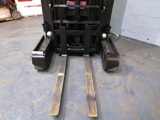 Carretilla retráctil Caterpillar NR16N