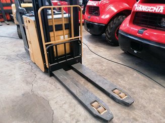 Apilador Hyster P2.0SD - 7