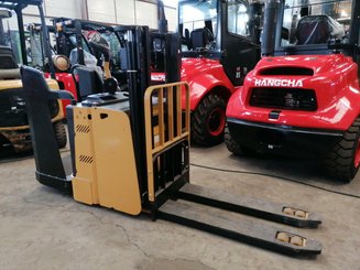 Apilador Hyster P2.0SD - 1