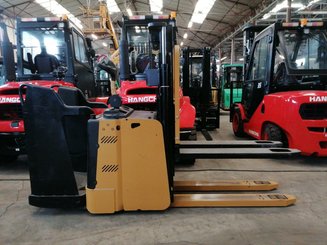 Apilador Hyster P2.0SD - 6