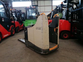 Transpaleta con conductor acompañante Crown WT3040 - 4