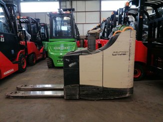 Transpaleta con conductor acompañante Crown WT3040 - 5