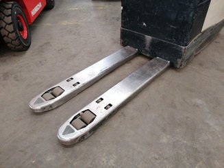 Transpaleta con conductor acompañante Crown WT3040 - 7