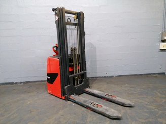 Apilador con conductor acompañante Fenwick L14 - 5