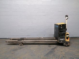 Transpaleta con conductor acompañante Caterpillar NPP20N2