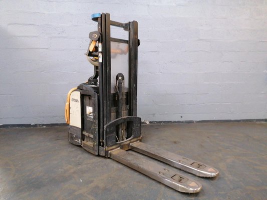 Apilador con plataforma Crown DT3040 - 1
