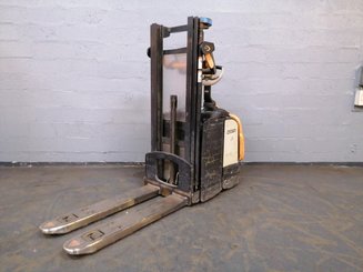 Apilador con plataforma Crown DT3040 - 6
