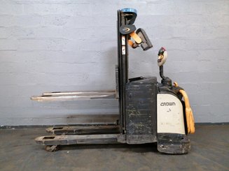 Apilador con plataforma Crown DT3040 - 5