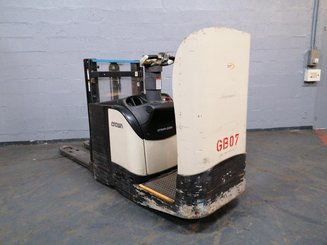 Apilador con plataforma Crown DT3040 - 2