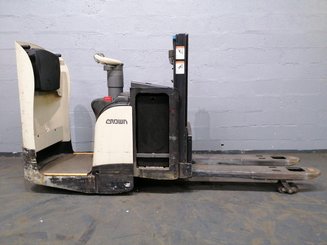 Apilador con plataforma Crown DT3040