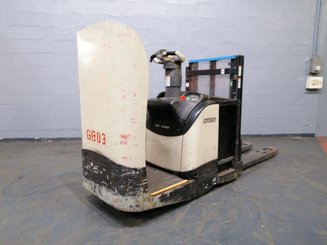 Apilador con plataforma Crown DT3040