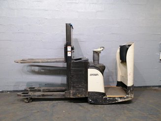 Apilador con plataforma Crown DT3040