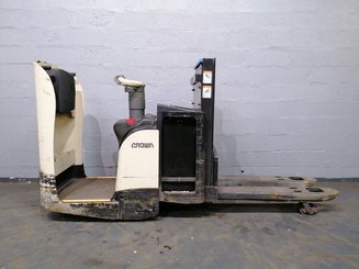 Apilador con plataforma Crown DT3040