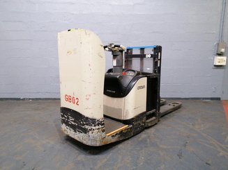 Apilador con plataforma Crown DT3040