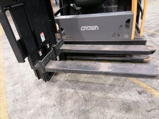 Carretilla trilateral con cabina de mando elevable Crown TSP6500-1,25 - 9