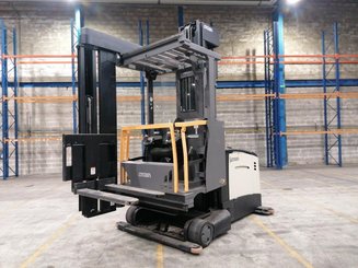Carretilla trilateral con cabina de mando elevable Crown TSP6500-1,25 - 8