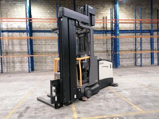 Carretilla trilateral con cabina de mando elevable Crown TSP6500-1,25 - 6