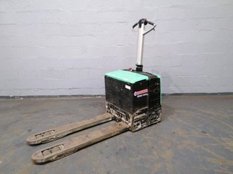 Transpaleta con conductor acompañante Caterpillar NPP20M