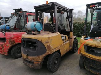 Carretilla contrapesada de 4 ruedas Caterpillar GP45K2