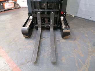 Carretilla retráctil Caterpillar NR20N2H