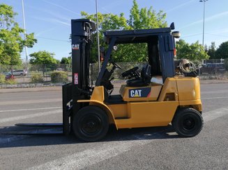 Carretilla contrapesada de 4 ruedas Caterpillar GP40KL