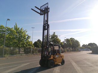 Carretilla contrapesada de 4 ruedas Caterpillar GP40KL