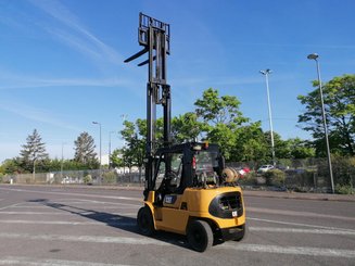 Carretilla contrapesada de 4 ruedas Caterpillar GP40KL