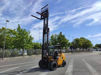 Carretilla contrapesada de 4 ruedas Caterpillar GP40N