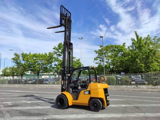 Carretilla contrapesada de 4 ruedas Caterpillar GP40N
