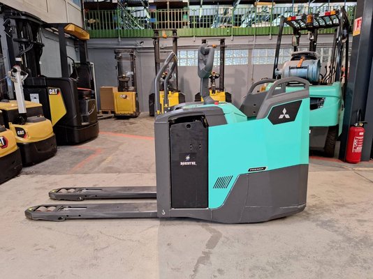 Transpaleta con plataforma Mitsubishi PBF25N3R MITSUBISHI - 1