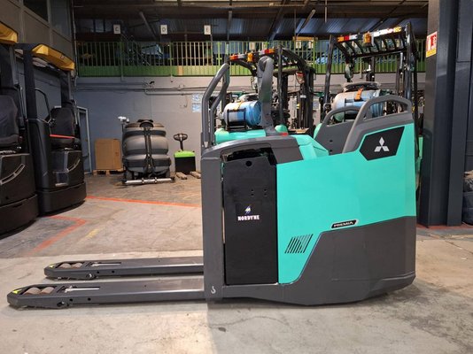 Transpaleta con plataforma Mitsubishi PBF25N3R MITSUBISHI - 1