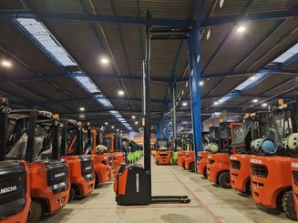 Apilador con plataforma Hangcha CDD16-AZ3S