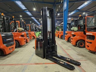 Apilador con plataforma Hangcha CDD16-AZ3S
