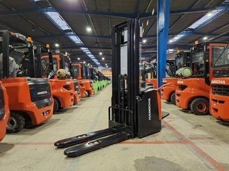 Apilador con plataforma Hangcha CDD16-AZ3S