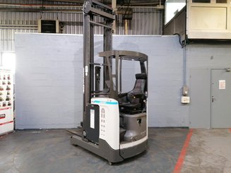 Carretilla retráctil UniCarriers COMPACT UND140 - 1