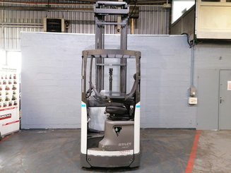 Carretilla retráctil UniCarriers COMPACT UND140 - 3